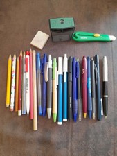 Lot 25 Fournitures de bureau , école - stylos , crayons