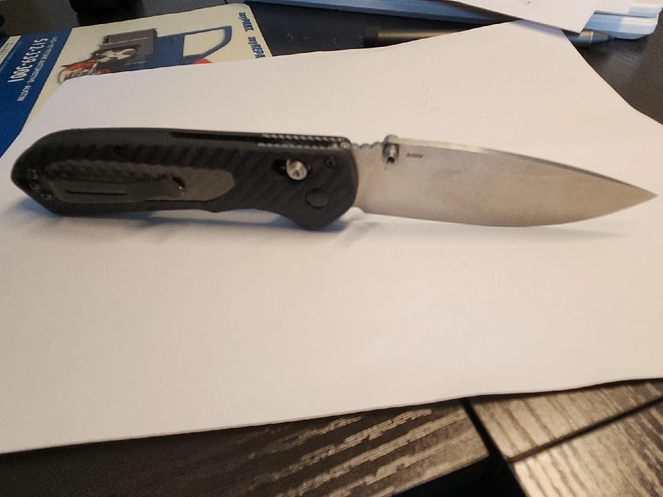 Navaja de bolsillo hecha en banco Foto 2 de 4