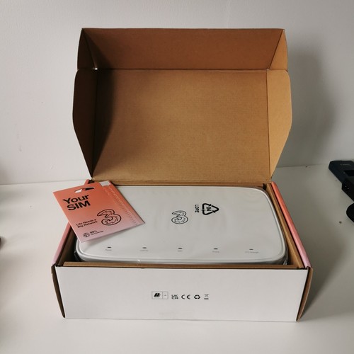 THREE 4G+ Hub Router 600Mbps 4G Mobile WIFI Router with 2 x Antennas New in Box - Picture 4 of 6