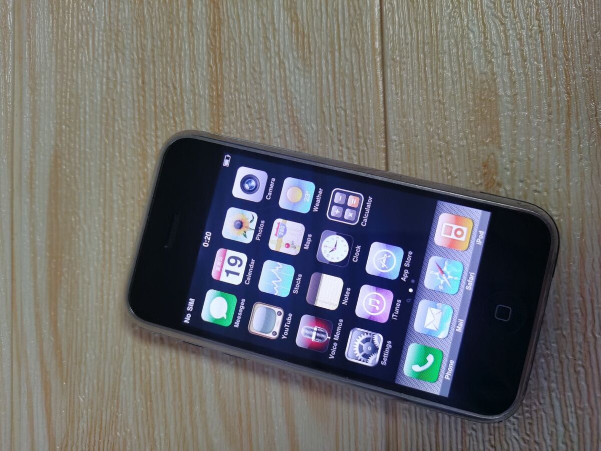 Apple iPhone 2G networks - 1st Generation 8GB black used Apple iPhone 2G networks - 1st Generation 8GB black used