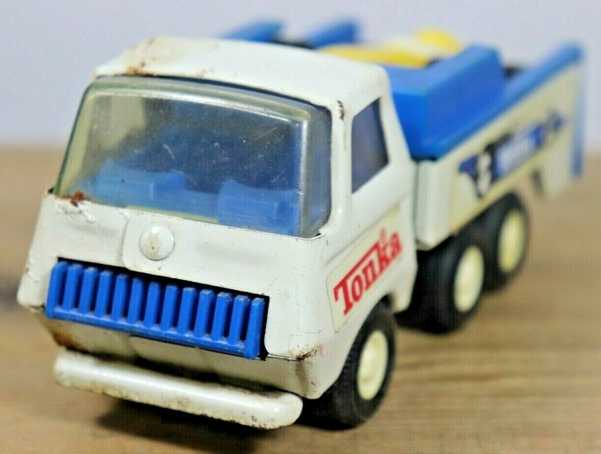 【希少】Tonka トンカ オートトランスポーター ミニカー Vintage Tonka Mini Indy Race Car Transporter Hauler w/ Yellow Car