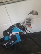 SUPERB SET OF DUNLOP TOUR JUNIOR GOLF CLUBS, RIGHT HANDED, SUIT 9 - 11 YEARS