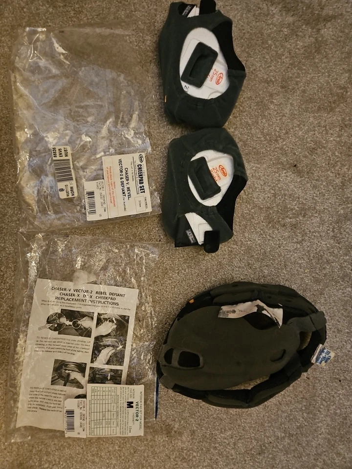 Arai Interior/Cheekpad Set Vector 2 Chaser V, Revel, Cjaser-V, Defiant Foto 2 de 4