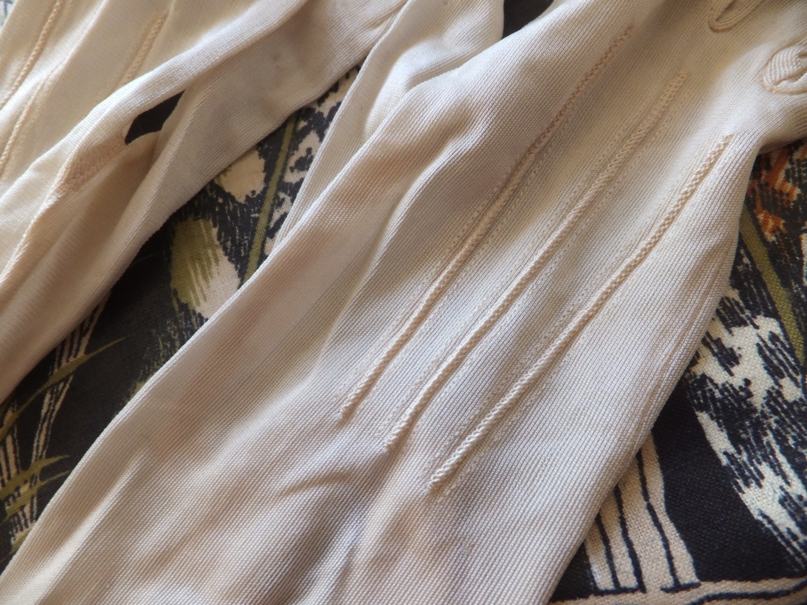 Kayser Silk Ladies Gloves Evening Opera Bridal Embroidered Buff SZ 6.5 NEW Rare