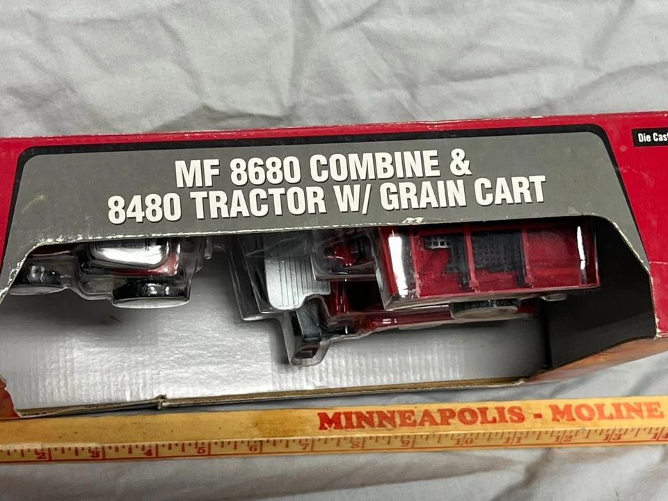 Massey Ferguson MF 8680 Combine w 8480 Tractor & Cart 1:64 NIB SET both Heads - Image 3 of 4