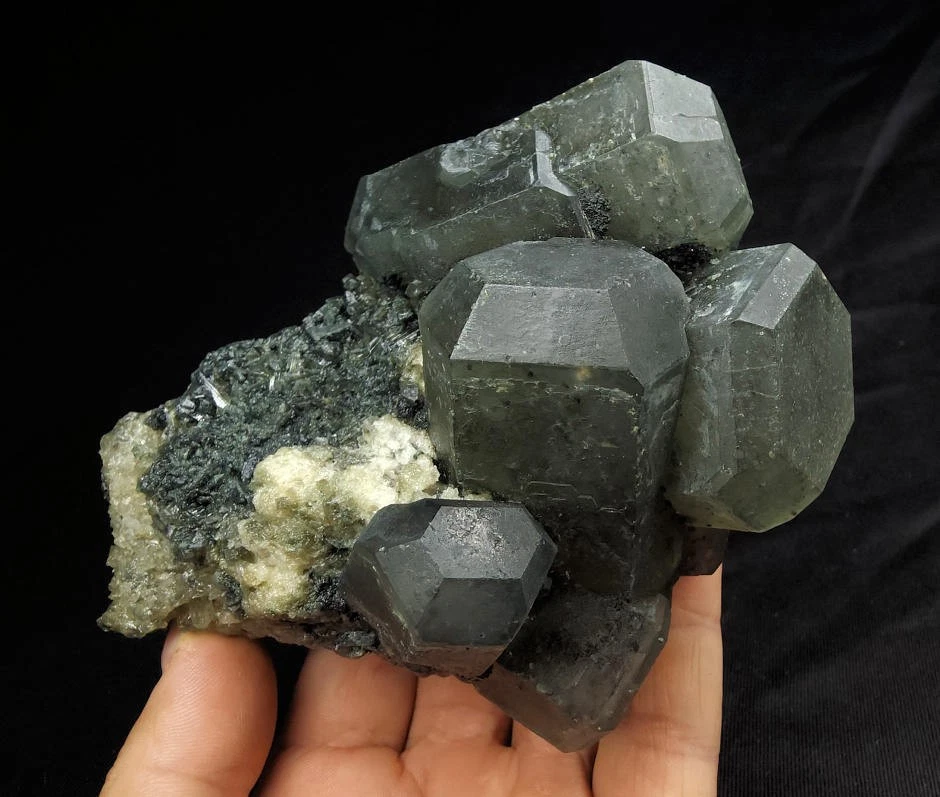 ESPECTACULARES CRISTALES DE HANKSITA DE CLASE MUNDIAL DE 5 1/4 PULGADAS EN TRONA Foto 4 de 4