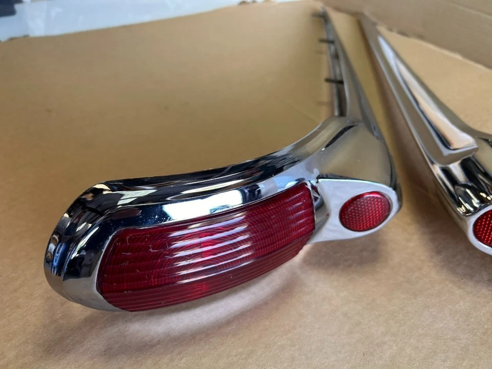 Oldsmobile 88 1952 Deluxe corona trasera y conjuntos de luces traseras ¡Nuevo de Lote Antiguo GM! Foto 3 de 4