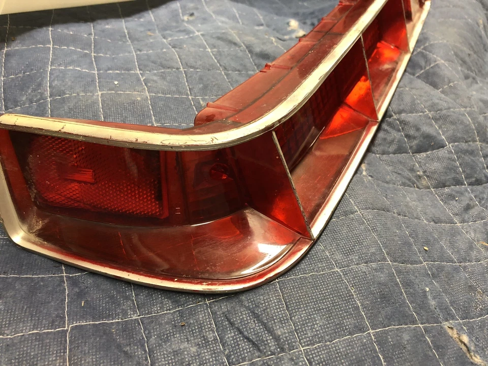 Pontiac GTO 1971 lente trasera original GM diestro lente Lemans Tempest Judge 71 fabricante de equipos originales Foto 2 de 4