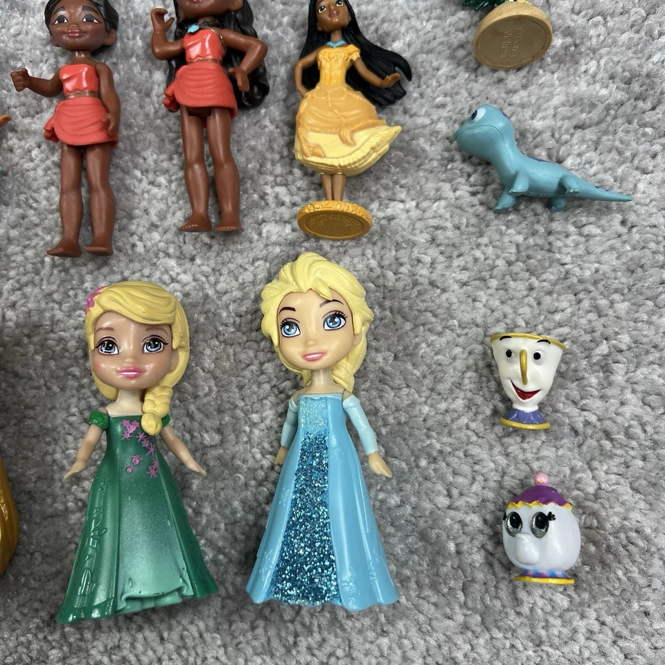 Figura de juguete Disney lote mixto de 28 piezas princesa congelada Moana valiente adornos para pasteles Foto 3 de 4