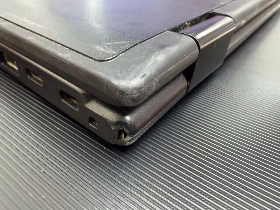 Lenovo  ThinkPad 11e WINDOWS 10 11.6"  Intel Celeron N2940 4GB RAM 128GB SSD - Image 2 of 4