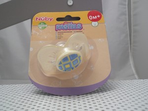 Nuby Sucette Pastel Jaune Carreaux Bleu Silicone Bebe Des La Naissance Ebay