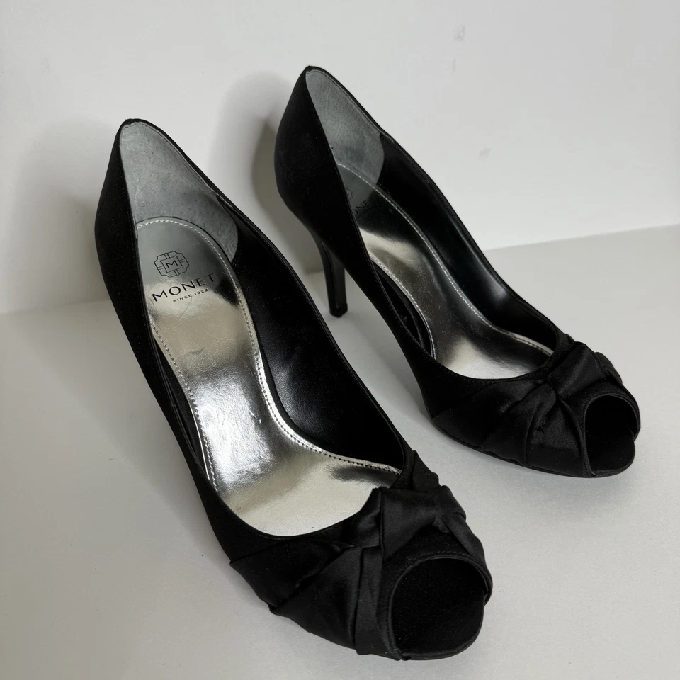 Zapatos de vestir Monet para mujer negros satinados punta abierta moño aguja talla 9 M Foto 2 de 4
