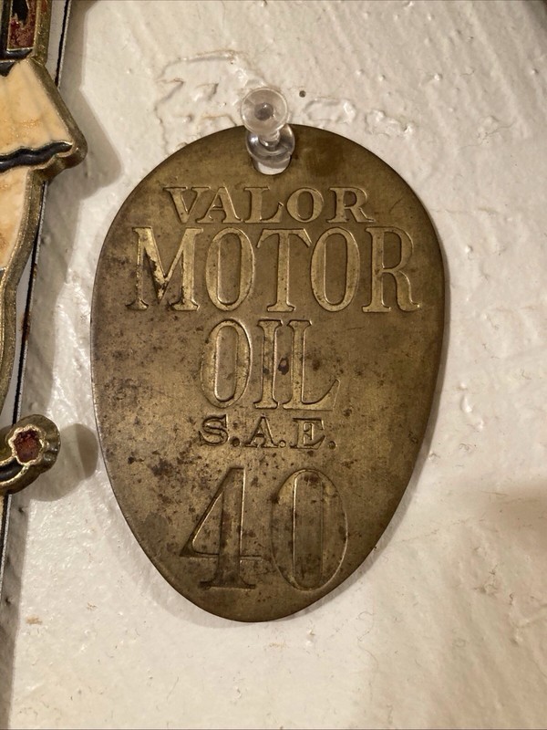 Vintage Gas Station Tag VALOR MOTOR OIL s.a.e. 40 Brass Tag Rare Collectible