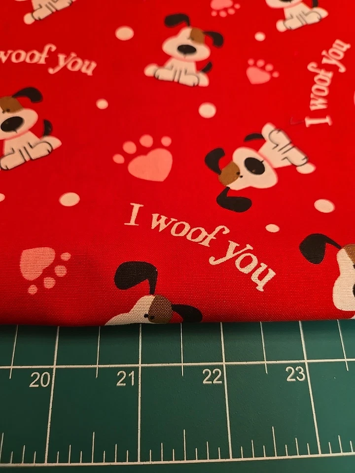 Tela I Woof You con estampado de pata de perro rojo rosa día de San Valentín por media 1/2 yarda Foto 3 de 4