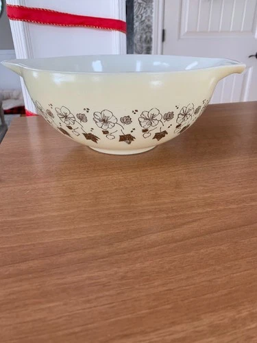 Vintage JAJ PYREX Cream Gold Wild Roses Bowl
