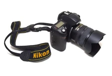 Nikon D70 6.1MP Digital SLR with AF-S DX 18-70mm Lens, Charger, Battery, AC Cord