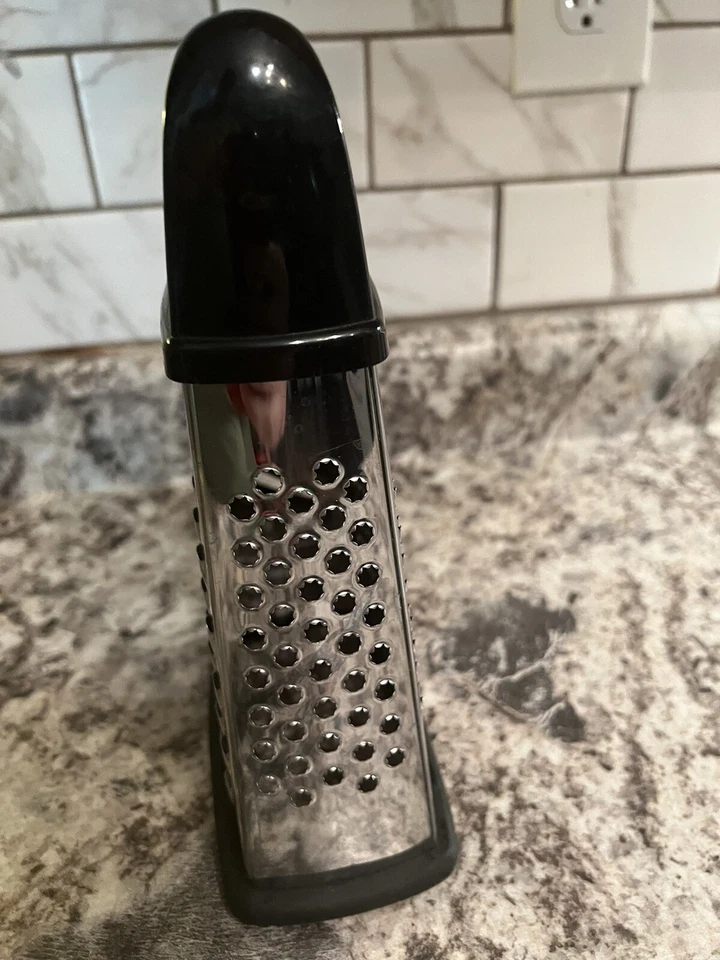 Rallador de caja delgada Farberware con 4 hojas Foto 2 de 4