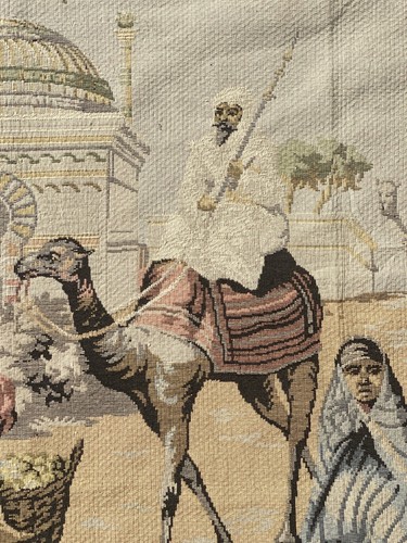 Mid Century Vintage Tapestry Arab Market Scene 162 x 114 cm 5’3 x 3’7 ft - Picture 7 of 11
