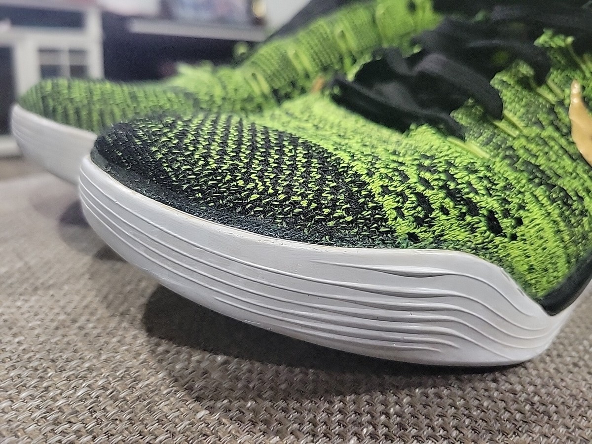 Size 8.5 Nike Kobe 9 IX Elite Flyknit Green Mamba Basketball Size 8.5 Nike Kobe 9 IX Elite Flyknit Green Mamba Basketball