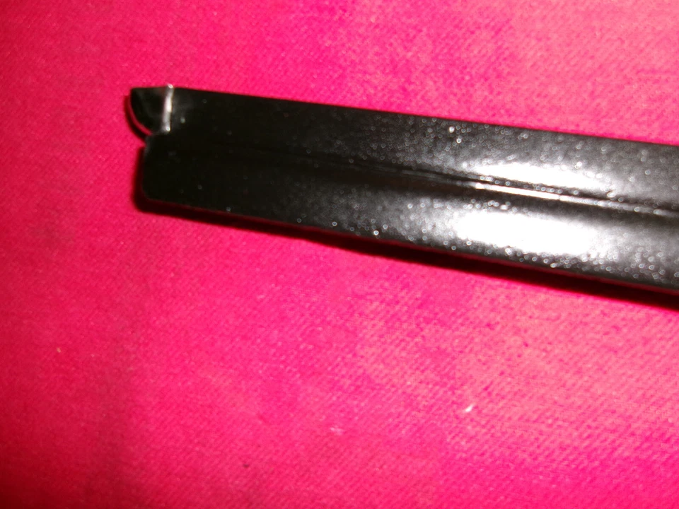 Camión Dodge 1948-1953 montaje de ventana de ventilación/canal de vidrio lado del conductor Foto 4 de 4