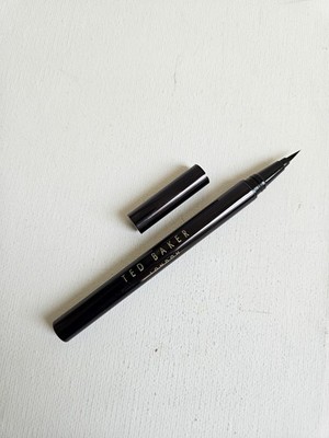 Ted Baker Black Liquid Eyeliner Pen 0,9 ml Matte Precision Tip - Brandneu