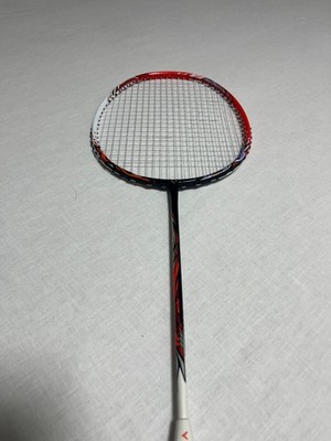 Victor THRUSTER RYUGA Badmintonschläger 4UG5 besaitet 26lbs