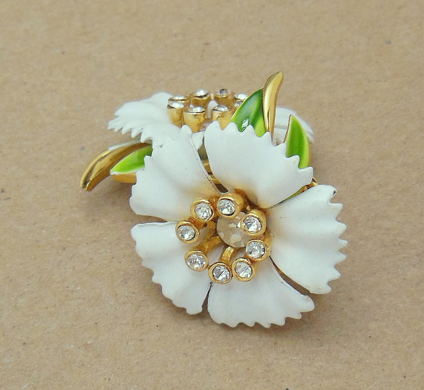 Vintage Signed TRIFARI Gold Tone White Enamel Rhinestone Flower Clip On Earrings