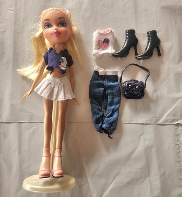 Bratz Chloe Funk Out Doll MGA Entertainment 2001. 2 Sets Of Clothes. Eye Mark