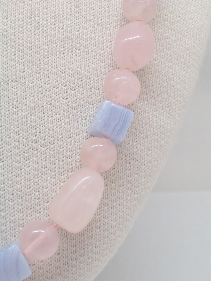 Collana con QUARZO ROSA, CALCEDONIO e AGATA con chiusura in Argento 925 - Immagine 4 di 4
