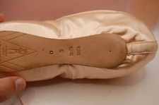 NIB Bloch Sonata Pointe Shoes 111.00 S0130L Color - pink satin 5 D Not Retur