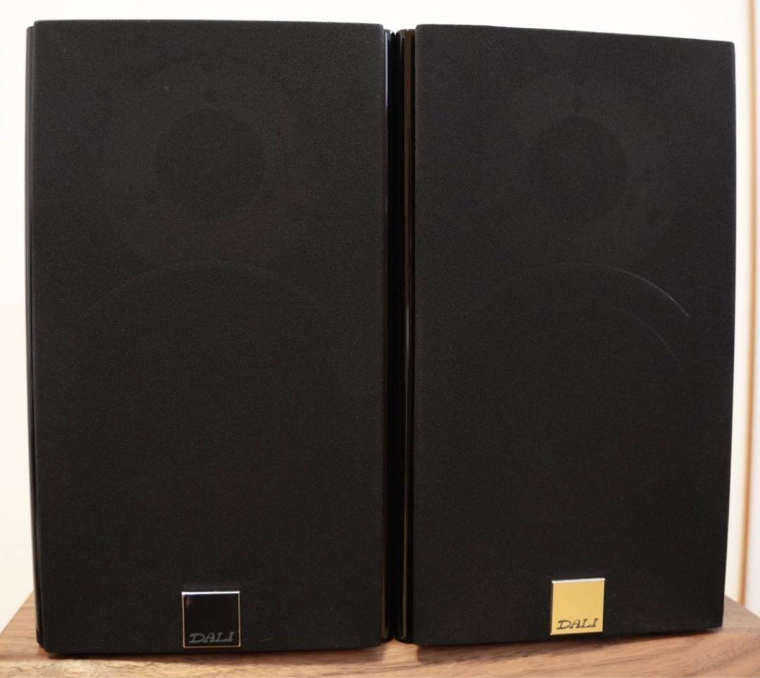 Dali Zensor 1 Bookshelf Speakers Pair Light walnut color Dali Zensor 1 Bookshelf Speakers Pair Light walnut color