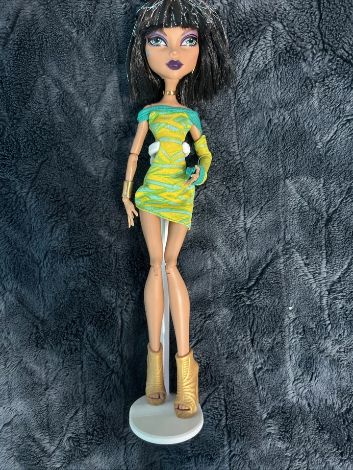 Monster High Doll Cleo De Nile Dawn of the Dance (Stand included) - Image 2 of 4