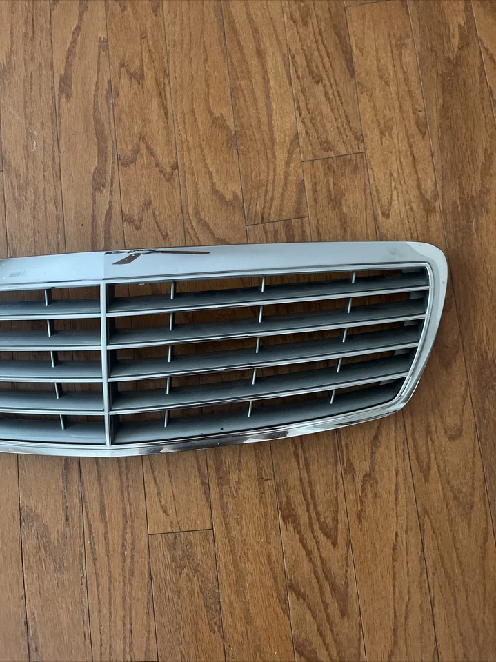 Parrilla de parachoques delantero Mercedes Benz E320/350 2005 2006 Foto 2 de 4