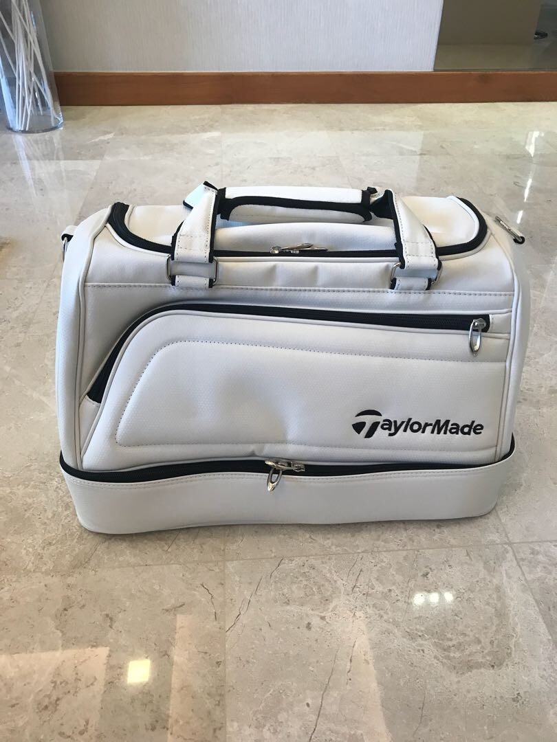 【新品未使用タグ付き】TaylorMadeボストンバッグ　ゴルフバッグ 靴収納可 TaylorMade Golf Boston Clothing Bag Shoe Compartment FREE