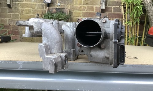 Mitsubishi L200 DI-D Air Intake Manifold and Throttle Body 1450A033 - Picture 4 of 5