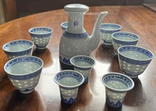 Sake dispenser + 10 cups~Tienshan Rice Grain Pattern China Blue/White Floral EUC