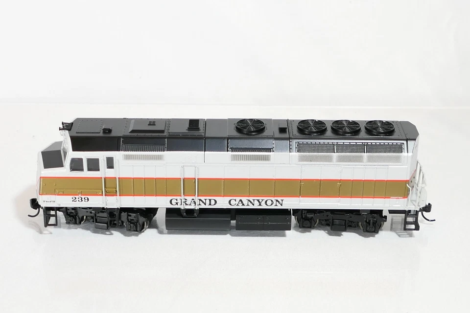 Walthers 910-19480 HO Scale DCC+Sound Locomotive Grand Canyon 239 F40PH - Image 4 of 4