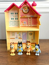 BLUEY Mini HOME Playset Compact House Playset w/ FAMILY 4 FIGURES Mum Mom Dad