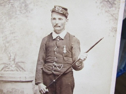 Marietta Pennsylvania Civil War veteran wearing GAR medal cabinet photograph