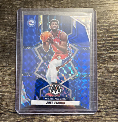 Panini 2021-22 Mosaic Joel Embiid Philadelphia 76ers #82 Blue Mosaic Prizm /99