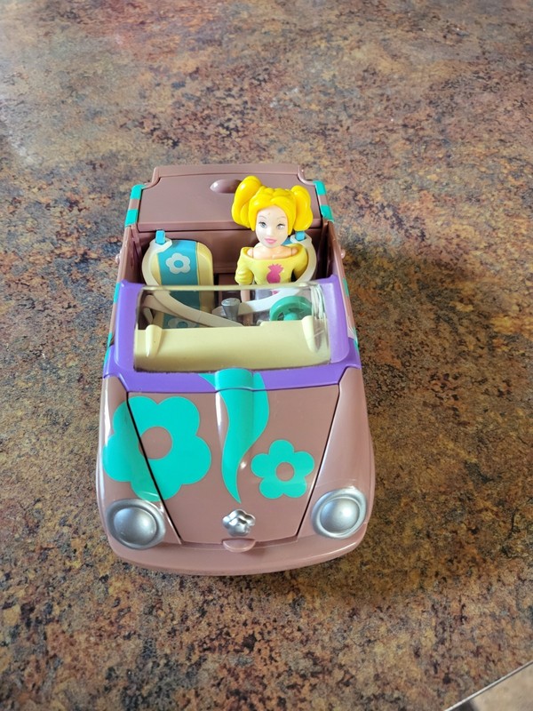 2003 Polly Pocket "Polly Goes on a Picnic" Convertible car  playset  & figurine