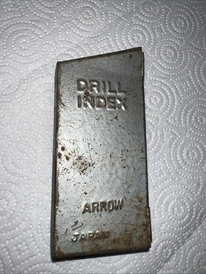 VINTAGE ARROW DRILL INDEX 1/16 TO 1/4 BY 1/64 METAL CASE MADE IN JAPAN