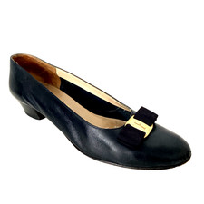 Salvatore Ferragamo Vara Pump Navy Blue Black Gold Logo Bow Low Heel 10 A2