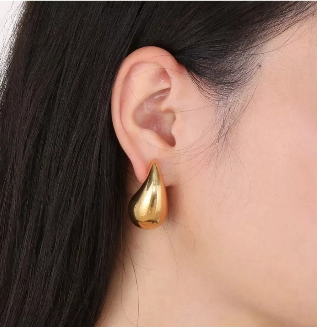Chunky Raindrop Fashion Earrings Gold Tone Chunky Raindrop Fashion Earrings Gold Tone