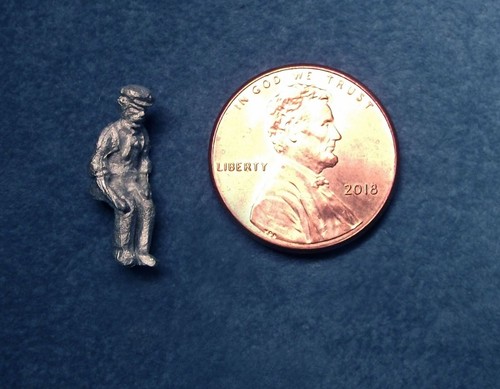 . Gandy Dancers HO Scale Metal Unpainted Figure "Man Sitting" Pre-Owned - Picture 3 of 3