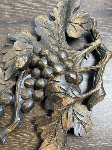 Carved Wood Grapes Pediment 15x10 - Picture 3 of 5