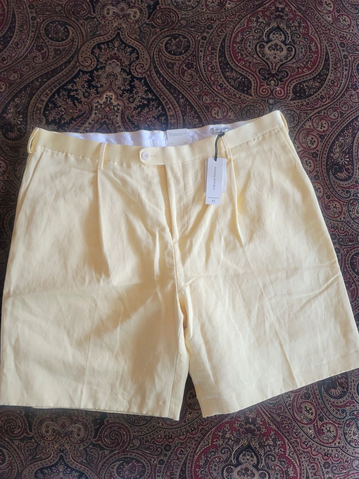 NWT Banana Republic yellow pleated front slim fit shorts sz 42