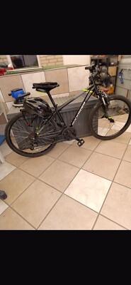 Rockrider fahrrad ST500 Sport Trail mit helm und Handschuhe top