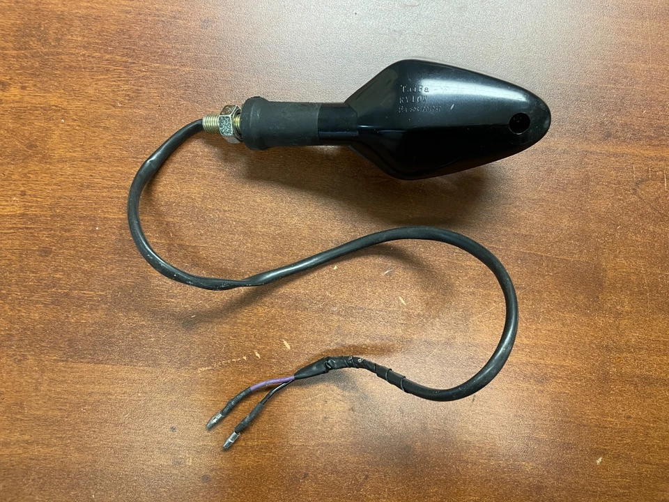 UNITED MOTOR НОВЫЙ ЛЕВЫЙ ЗАДНИЙ ПОВОРОТНИК МИГАЛКА MATRIX II 150 FASTWIND 220R - Изображение 2 из 4