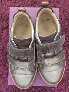 clarks girls shoes size 11